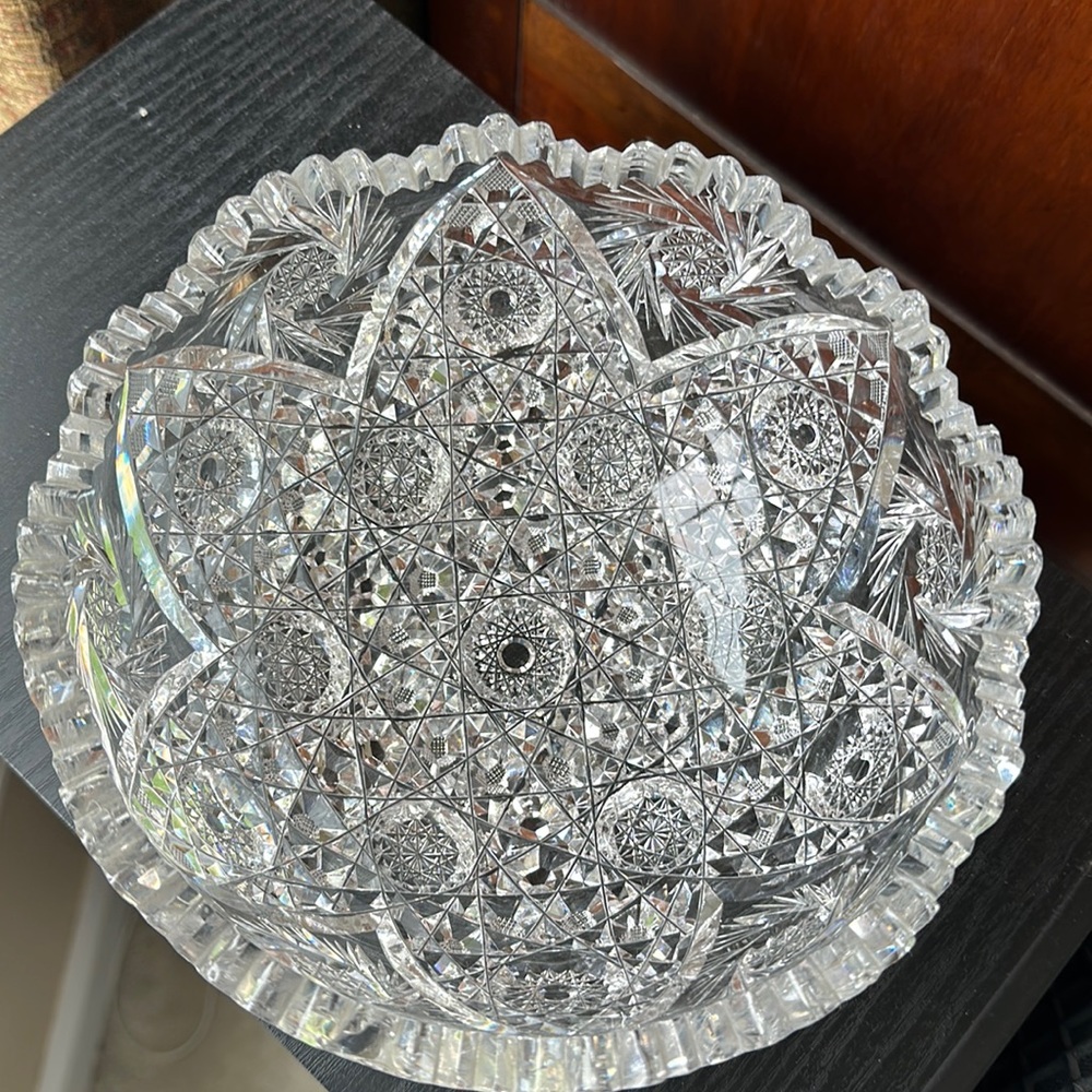 Gorgeous Crystal Bowl - Picture 7 of 9